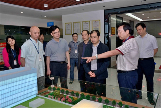 武昌区委领导调研湖北人力资源中心党支部“两学一做”党员教育工作