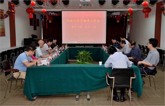 武昌区委领导调研湖北人力资源中心党支部“两学一做”党员教育工作